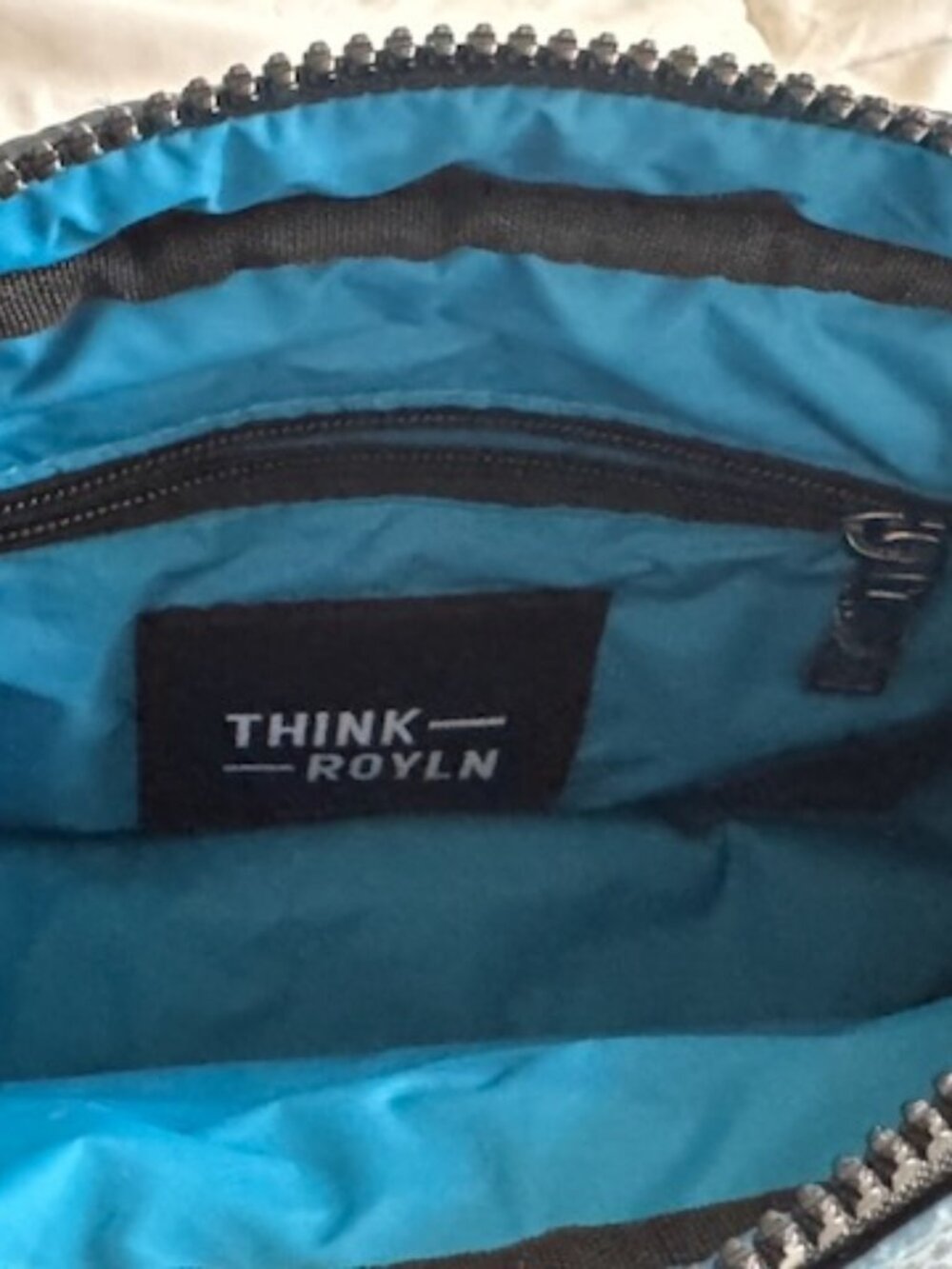 Think Rolyn Blue Teal Metallic Crossbody Shoulder Bag Small Multipocket - Picture 5 of 7